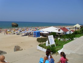 El alcalde de Almonte quiere las concesiones de los chiringuitos de Matalascañas