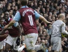 West Ham sin Pablo Barrera vence 3-1 al Liverpool en buen juego