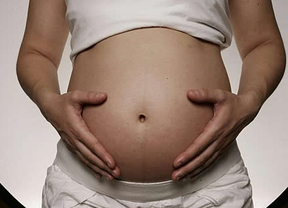 Ginecólogos aconsejan ser madre antes de los 33 años: 'La ciencia no supera el reloj biológico'