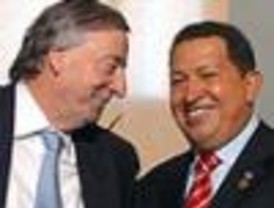 Kirchner y Chávez le muestran al mundo su excelente relación