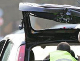 Dos etarras abandonan un coche con documentación y huyen a pie en Francia