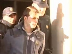 Indignante trato a un burro en Rusia, al que hicieron volar