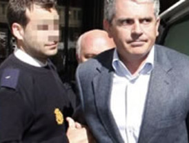 Concurren salvadoreños a las urnas bajo una pertinaz lluvia