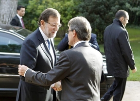 El apretón de manos no rebajó la tensión: Artur Mas ni habló... ni escuchó en el Foro por el Mediterráneo