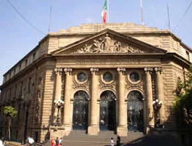 Escritor peruano gana importante premio en España