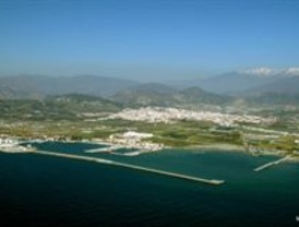 Una empresa ofrecerá vuelos turísticos en helicóptero en la costa de Granada
