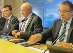 La difícil digestión de la CAM: Sabadell cerrará un tercio de oficinas y ampliará capital por 1.000 millones