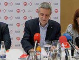 Piñera y Morales presencian salida del undécimo minero rescatado