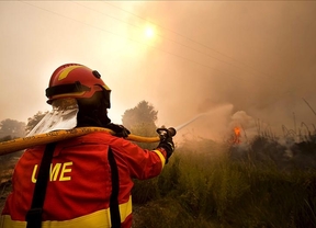 El fuego de La Gomera continúa sin control y con 1.360 vecinos desalojados