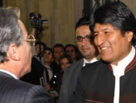 Mientras asume Obama, Cristina está en La Habana