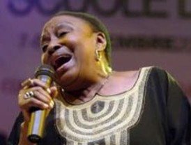 Los venezolanos rechazan la reforma constitucional en la primera derrota electoral de Chávez desde 1998