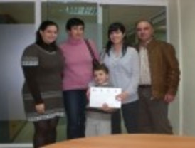 Rosalía García recibe el premio del XI Concurso de Relatos Eróticos