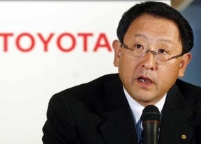 El presidente de Toyota acepta el reto del hielo para combatir el ELA