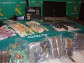 Siete detenidos de una organización que introducía droga oculta en botellas de vino