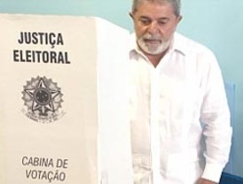 Los brasileños votan bajo un clima de normalidad para elegir al sucesor de Lula