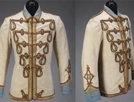Museo de la Moda de Chile adquiere chaqueta de Lennon