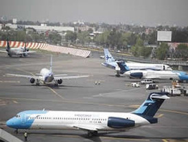 Hugo Chávez llama a la milicia a impedir alzas de precios