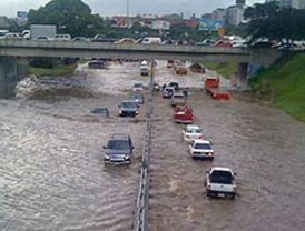 Declaran emergencia en Vargas por las lluvias