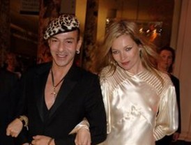 ¿Conseguirá John Galliano vestir de novia a Kate Moss?