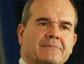 Chaves rechaza el 'aparato ideológico' que 'ataca' el Estado autonómico