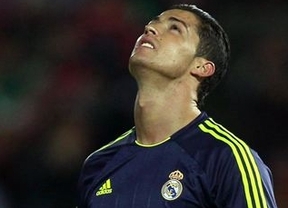 Un Madrid surrealista: Ronaldo marca... ¡en propia meta! y suma en Granada otra derrota (1-0)