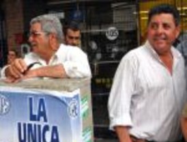 Hugo Chávez continúa 'erre que erre' con el Rey y monta el 'show' en su visita a Portugal