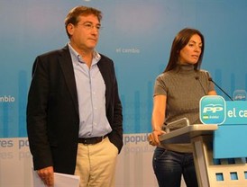 El PP-A dice que la 'agencia de colocación del PSOE-A' se amplía
