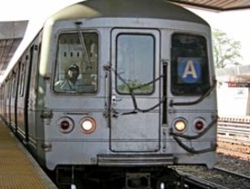 Joven ebrio sobrevive tras haberle pasado por encima tren del metro de Nueva York