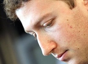 Facebook no es 'tan' rentable: su salida a bolsa 'echa' a Zuckerberg de la lista de los más ricos
