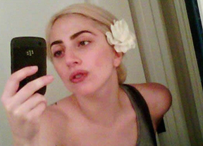 Lady Gaga se muestra sin maquillaje en Twitter