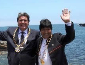 Evo Morales y Alan García liman asperezas y firman acuerdo