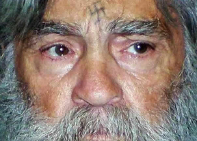 El asesino Charles Manson seguirá en prisión a sus 77 años