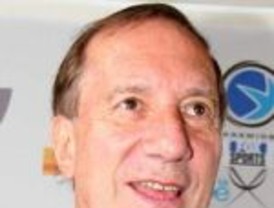 Bilardo firmará acuerdos en Madrid