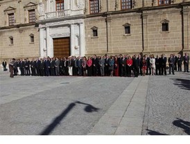 Las encuestas le amargan el Dia de Andalucía a la Junta y al PSOE-A