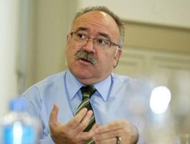 El teatro donde debutó José Luis López Vázquez acoge su capilla ardiente