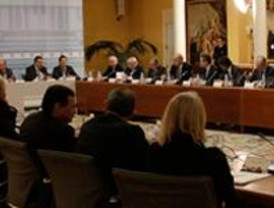 Zapatero convoca a 44 grandes empresarios y a la CEOE el próximo 26 de marzo
