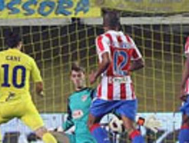 El Atlético vuelve a las andadas y el 'submarino amarillo' le hunde con facilidad (2-0)