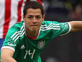 México golea a Paraguay con doblete de Javier Hernández