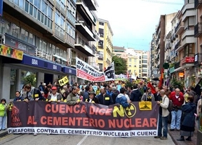 Centenares de personas se manifiestan contra el ATC en Cuenca