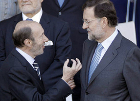 Rajoy y Rubalcaba se declaran la guerra por los recortes: la calle se calentará