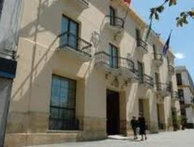 Insultos al Príncipe durante una visita oficial: 'Los Borbones a los tiburones'