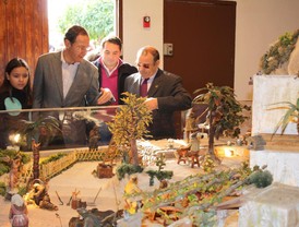 El Alcalde inaugura la Plaza de los Municipios y el Belén de la Federación de Peñas Huertanas