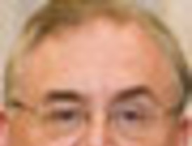 Greenpeace recoge firmas para pedir la demolición de El Algarrobico antes del 20-N