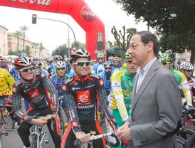Cámara da la salida a doscientos ciclistas que se han dado cita en la Bicihuerta 0.4