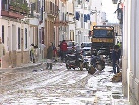 Écija comienza a recuperarse de la última inundación pero espera 'más agua'