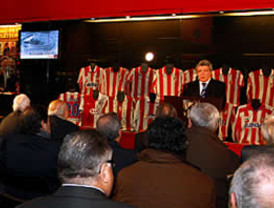 Atlético de Madrid conmemoró 100 años de sus rayas rojiblancas