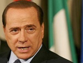 Rechazan la moción de censura contra Berlusconi