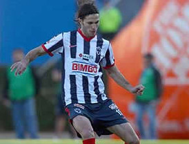 Interpol niega orden de captura del ex ministro Santos