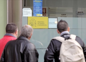 El PSOE pide a Cospedal que prorrogue los 400 euros a los parados