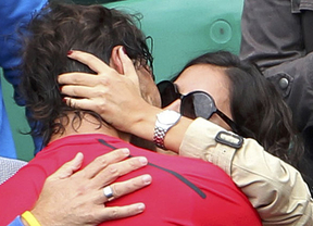 El beso de Nadal y su novia, tras los pasos de Iker Casillas y Sara Carbonero